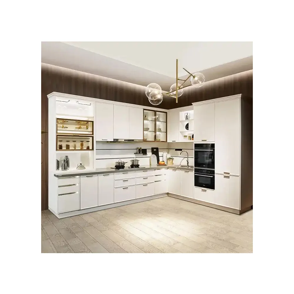 White Kitchen with Gold Hardware: The Perfect Blend of Elegance插图3