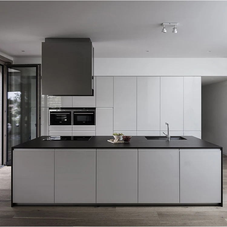 An In-Depth Look at the U-Shaped Kitchen with Island post thumbnail image