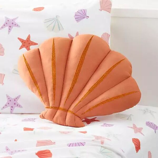 Shell-shaped pillow