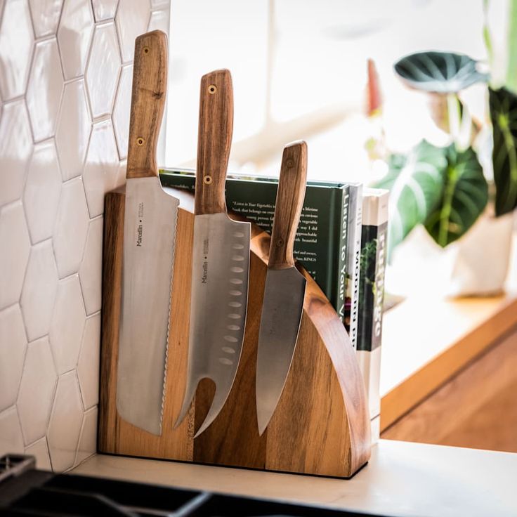 Knife stand
