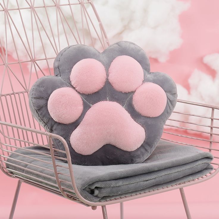 pillow paw in cats