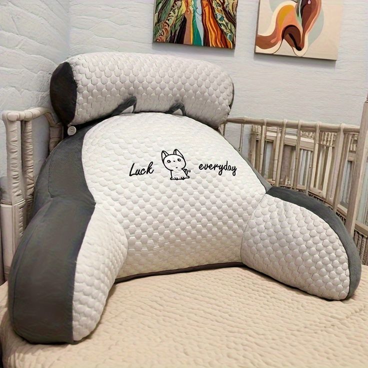 Support Pillow: Exploring Different Shapes and Materials post thumbnail image