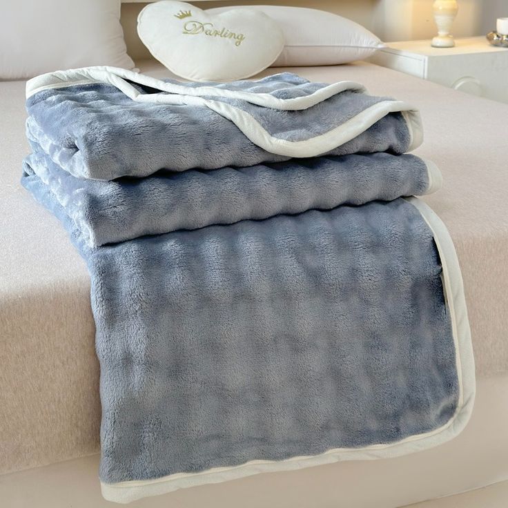 2-in-1 pillow blanket